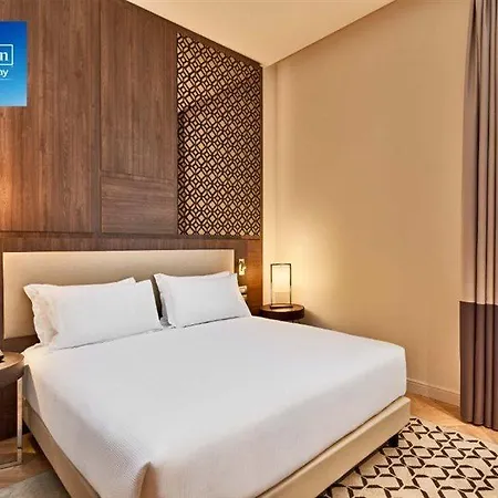 Doubletree By Hilton Отель Триест