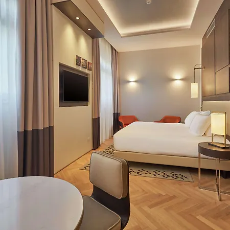 Отель Doubletree By Hilton Триест