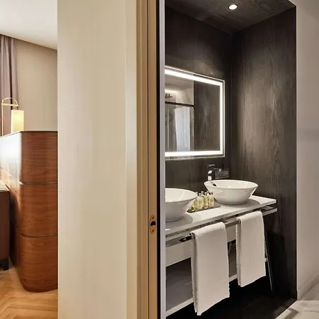 Doubletree By Hilton Триест