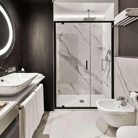 Doubletree By Hilton Отель Триест