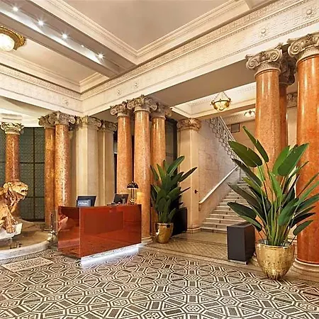Отель Doubletree By Hilton 4*