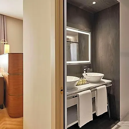 Doubletree By Hilton Отель Триест