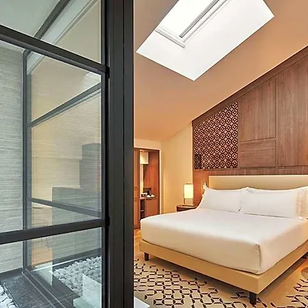 Отель Doubletree By Hilton Триест